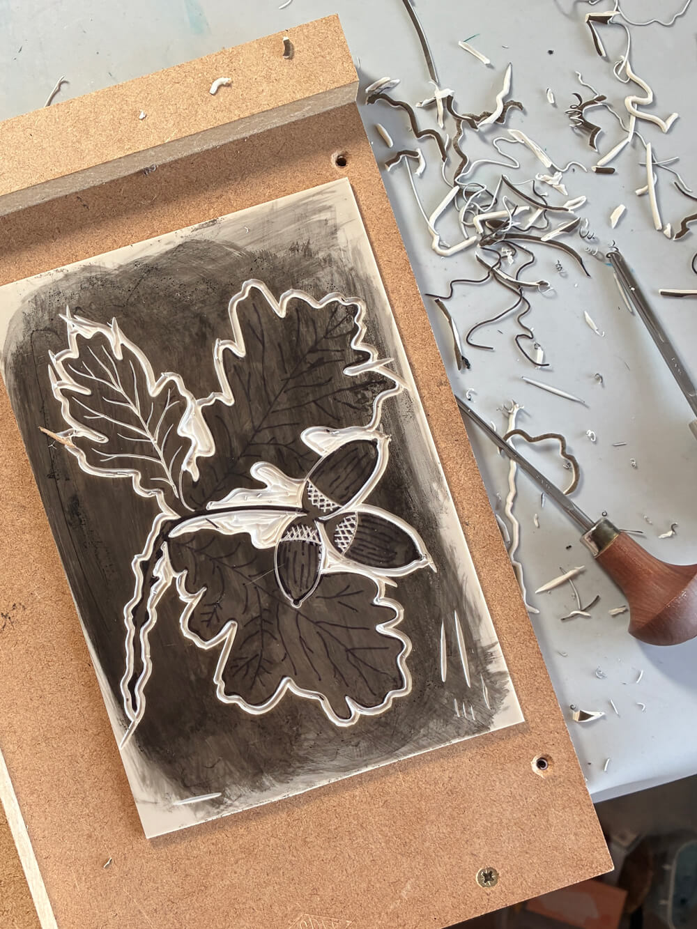 Carving a lino block using Pfiel tools.